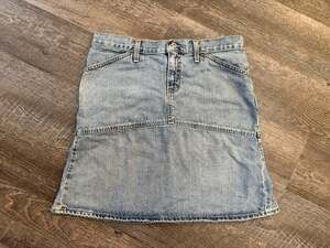Vintage Y2K GAP Light Wash Denim Skirt 90s A-Line Size 6 100% cotton